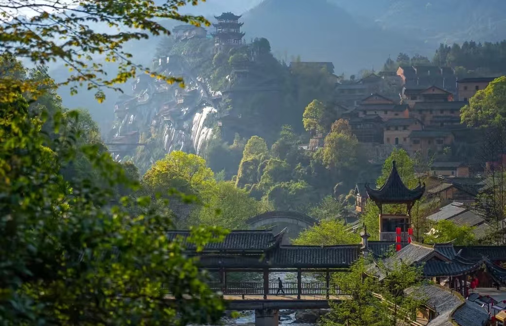 點贊！廣信區(qū)望仙谷景區(qū)入選2024年“風(fēng)景獨好”旅游名景區(qū)...